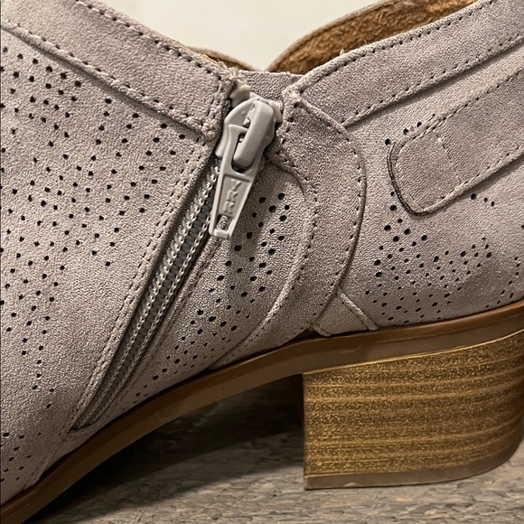 Sonoma Women's Taupe Ankle Booties Size 9.5 - Picture 11 of 11